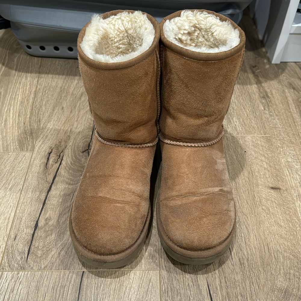 Classic 2 genuine sherling lined short boot in chestnut.